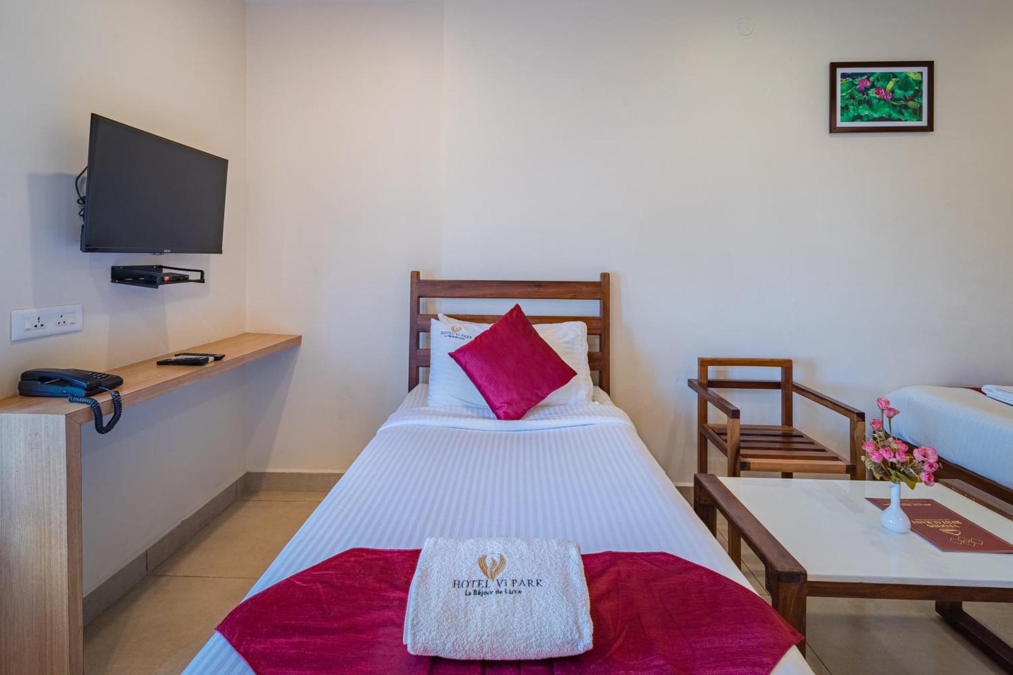 Hotel VI Park - City Centre Pondicherry Eksteriør bilde